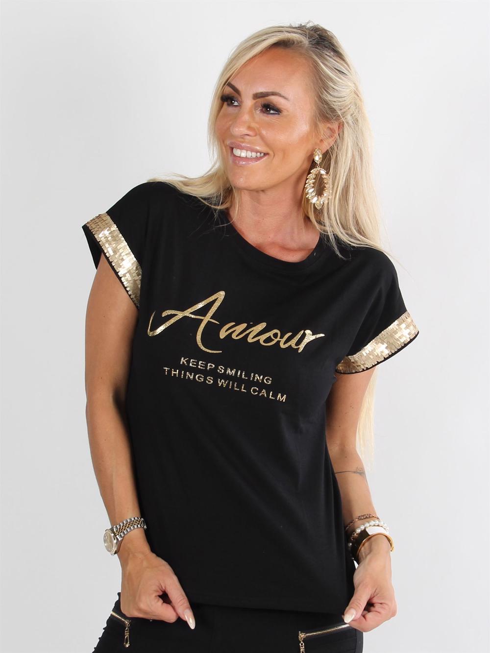 Melilla - Svart t-shirt med guldskrift och guldpaljetter på ärmarna